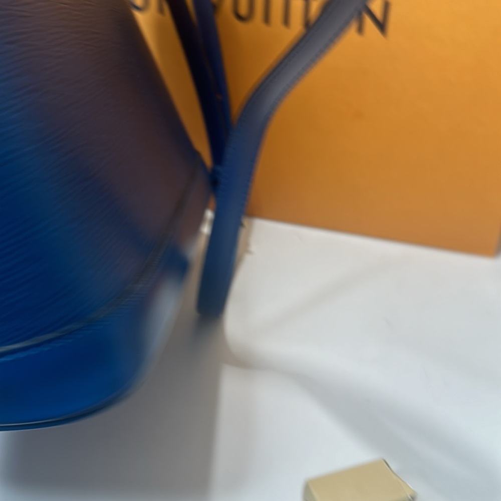 Louis Vuitton Blue Epi Alma Bag - Picture 4 of 11